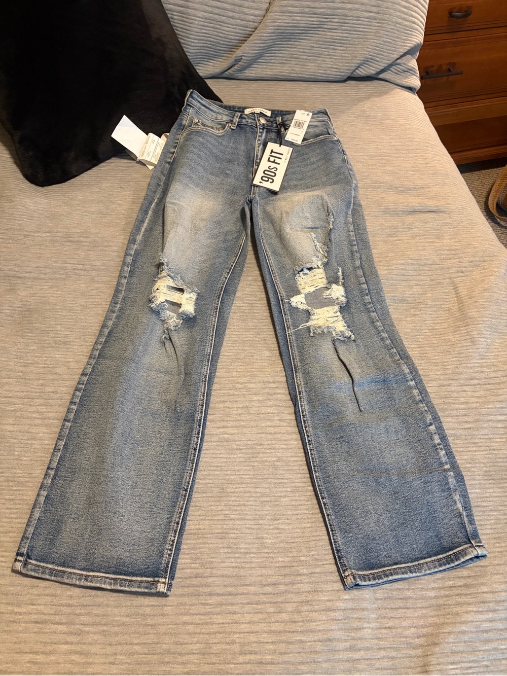 NWT Macy's Almost Famous Distressed 90's Fit Light Sandblast Wash Jeans, Size 7